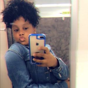 Meet your Posher, Salena